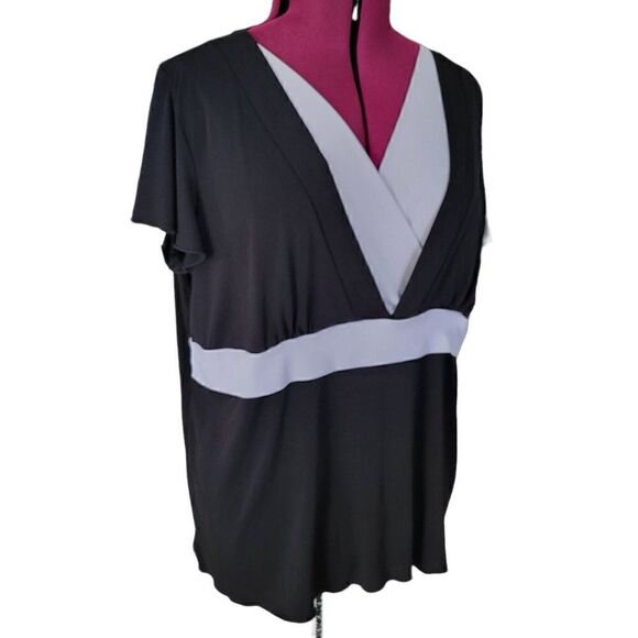 Cato Woman Black & White V-Neck Blouse (Size 22/24W) - Picture 6 of 6